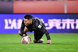 对阵国足比赛中，中国香港队有不止一名球员受伤提早下场